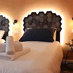 Liotru Maisonne, Rooms With En-Suite Bathroom And Shared Bathroom